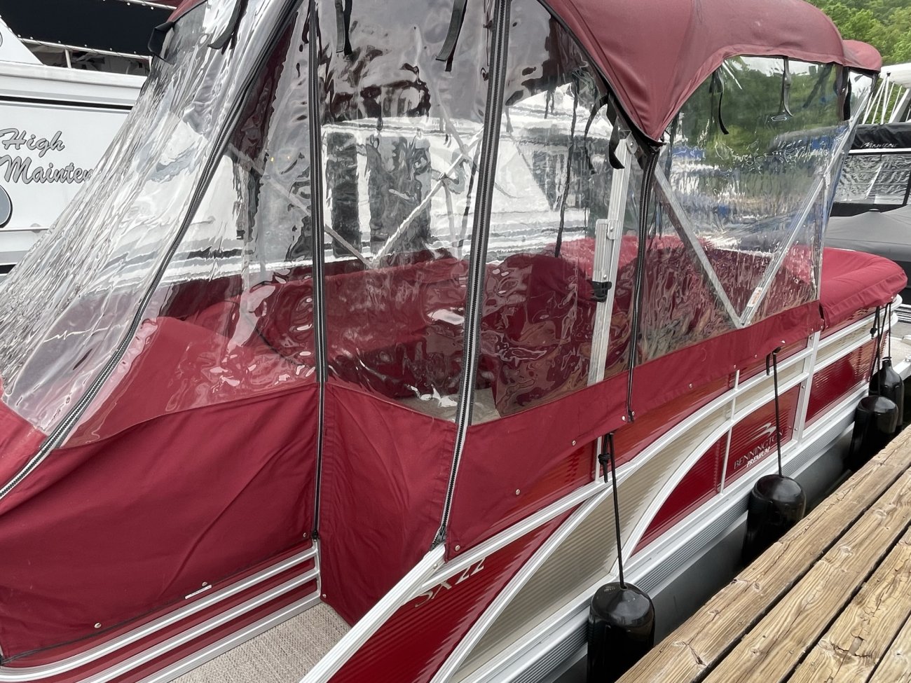 The definition of an outboard motor is a detachable engine mounted on outboard brackets on the stern of your boat.  This configuration will have only one single engine.