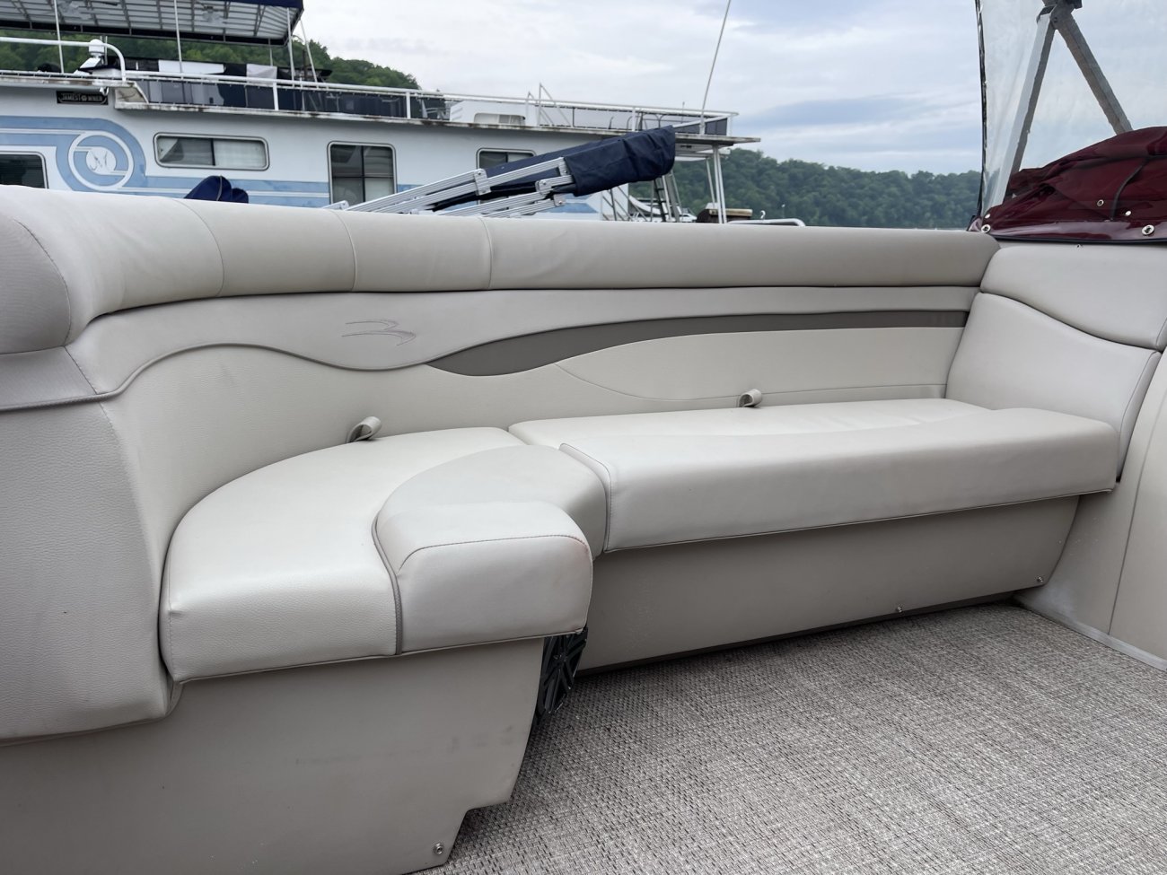 Small lightweight and, durable boats made of aluminum are most often used for freshwater fishing. They are generally very simple craft, featuring riveted or welded aluminum hulls and bench seating.