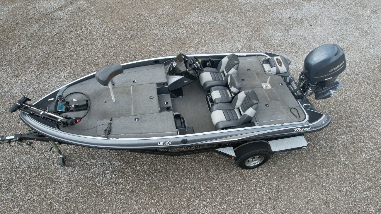 The definition of an outboard motor is a detachable engine mounted on outboard brackets on the stern of your boat.  This configuration will have only one single engine.