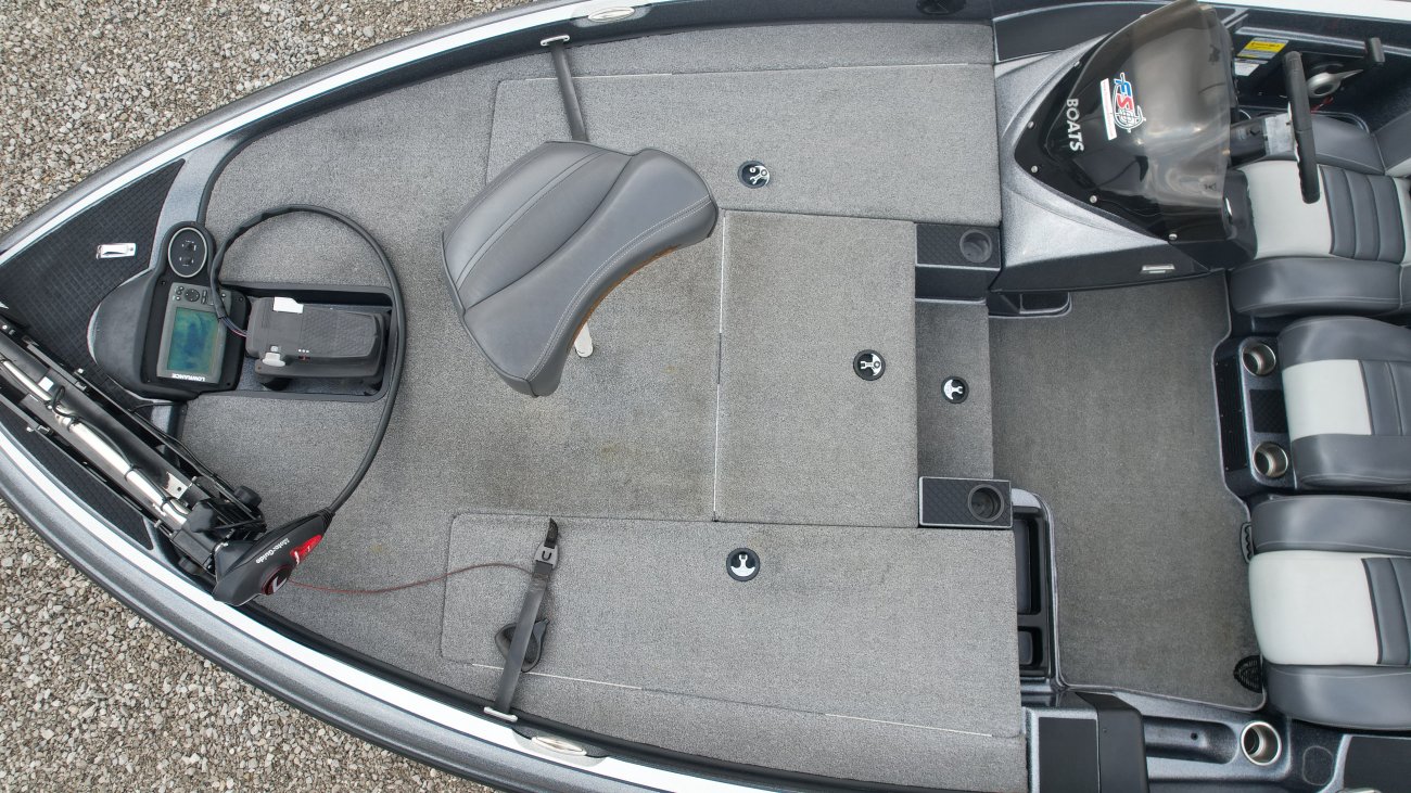 Is your family being pulled in different directions? Whether it's fishing, tubing, skiing or just cruising along enjoying the scenery, there are few forms of recreation that offer families the chance to reconnect like a day spent together on the water.